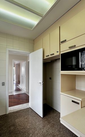 Apartamento para alugar com 216m², 3 quartos e 3 vagas Apartamento para alugar com 216m², 3 quartos e 3 vagasCozinha