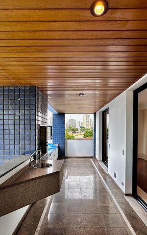 Apartamento para alugar com 216m², 3 quartos e 3 vagas Apartamento para alugar com 216m², 3 quartos e 3 vagasVaranda