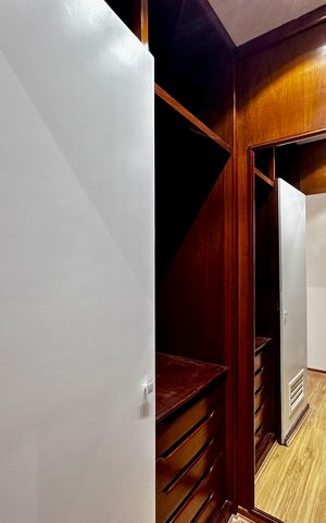 Apartamento para alugar com 216m², 3 quartos e 3 vagas Apartamento para alugar com 216m², 3 quartos e 3 vagasCloset da Suíte 3