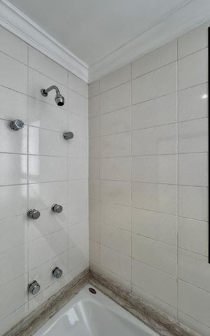 Apartamento para alugar com 216m², 3 quartos e 3 vagas Apartamento para alugar com 216m², 3 quartos e 3 vagasBanheiro da Suíte 3