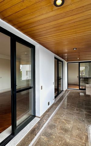 Apartamento para alugar com 216m², 3 quartos e 3 vagas Apartamento para alugar com 216m², 3 quartos e 3 vagasVaranda