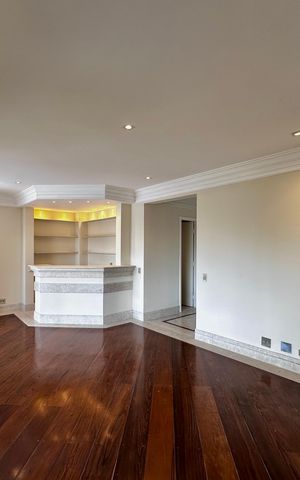 Apartamento para alugar com 216m², 3 quartos e 3 vagas Apartamento para alugar com 216m², 3 quartos e 3 vagasSala