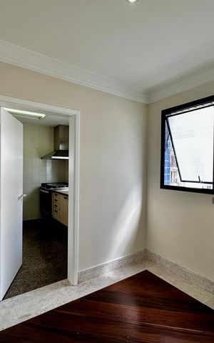 Apartamento para alugar com 216m², 3 quartos e 3 vagas Apartamento para alugar com 216m², 3 quartos e 3 vagasCopa