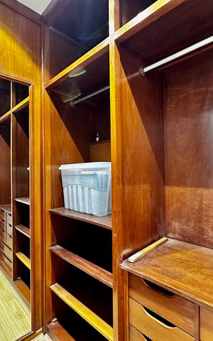 Apartamento para alugar com 216m², 3 quartos e 3 vagas Apartamento para alugar com 216m², 3 quartos e 3 vagasCloset da Suíte 3