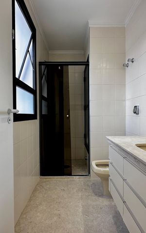 Apartamento para alugar com 216m², 3 quartos e 3 vagas Apartamento para alugar com 216m², 3 quartos e 3 vagasBanheiro da Suíte 2