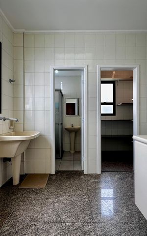 Apartamento para alugar com 216m², 3 quartos e 3 vagas Apartamento para alugar com 216m², 3 quartos e 3 vagasÁrea de Serviço