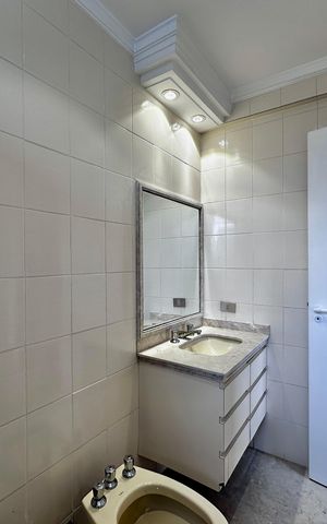 Apartamento para alugar com 216m², 3 quartos e 3 vagas Apartamento para alugar com 216m², 3 quartos e 3 vagasBanheiro da Suíte 1