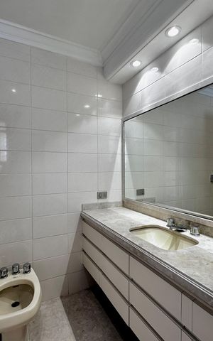 Apartamento para alugar com 216m², 3 quartos e 3 vagas Apartamento para alugar com 216m², 3 quartos e 3 vagasBanheiro da Suíte 3