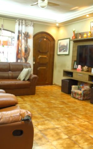 Casa à venda com 173m², 2 quartos e 2 vagasSala