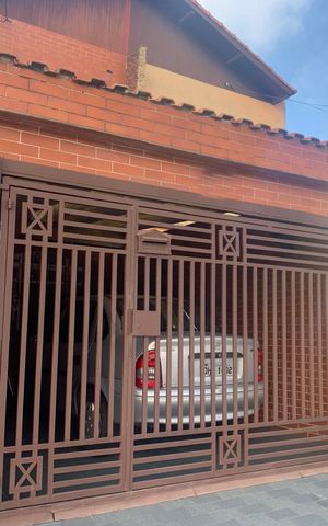 Casa à venda com 173m², 2 quartos e 2 vagasFachada