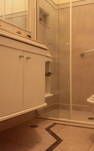 Casa à venda com 282m², 4 quartos e 3 vagasBanheiro da Suíte 4