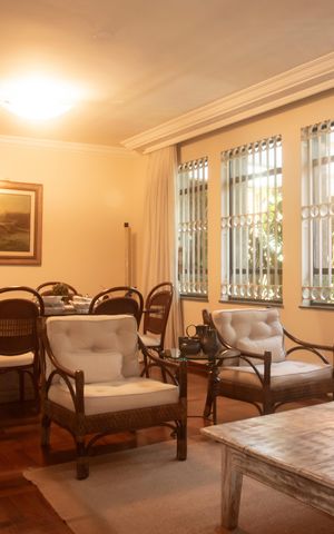Casa à venda com 282m², 4 quartos e 3 vagasSala