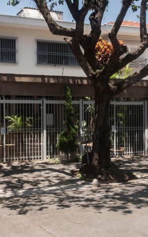 Casa à venda com 282m², 4 quartos e 3 vagasFachada
