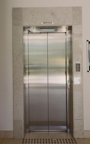 Apartamento à venda com 72m², 3 quartos e 1 vagaÁrea comum - Elevador