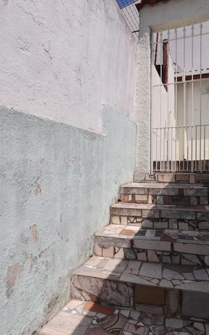 Casa para alugar com 40m², 1 quarto e 1 vagaEscada de acesso