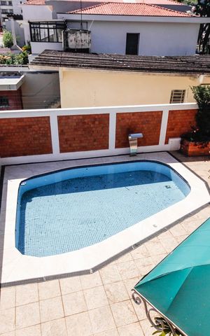 Casa à venda com 700m², 3 quartos e 5 vagas Casa à venda com 700m², 3 quartos e 5 vagasVista Varanda Suíte 2
