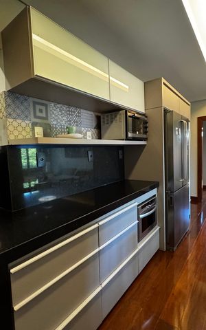Casa à venda com 400m², 8 quartos e 5 vagas Casa à venda com 400m², 8 quartos e 5 vagasCozinha
