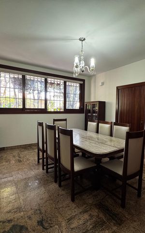 Casa à venda com 400m², 8 quartos e 5 vagas Casa à venda com 400m², 8 quartos e 5 vagasSala de Jantar