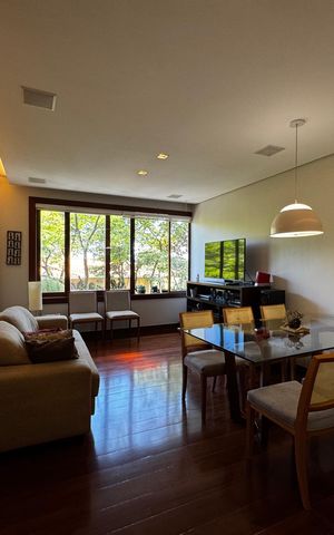 Casa à venda com 400m², 8 quartos e 5 vagas Casa à venda com 400m², 8 quartos e 5 vagasSala de Jantar
