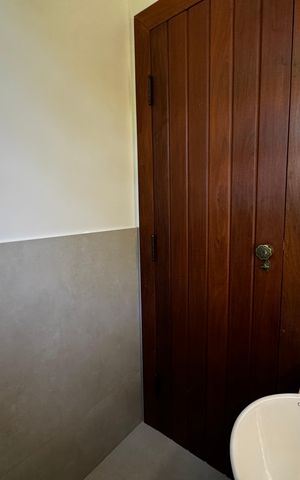 Casa à venda com 400m², 8 quartos e 5 vagas Casa à venda com 400m², 8 quartos e 5 vagasBanheiro 2