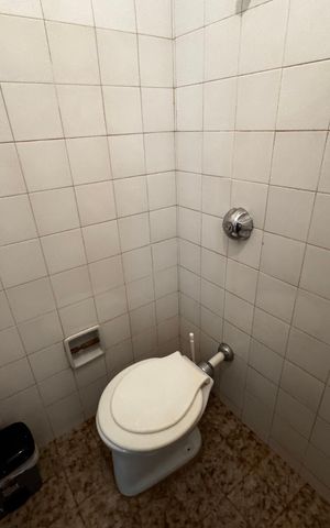 Casa à venda com 400m², 8 quartos e 5 vagas Casa à venda com 400m², 8 quartos e 5 vagasBanheiro 4