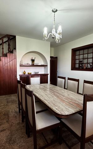 Casa à venda com 400m², 8 quartos e 5 vagas Casa à venda com 400m², 8 quartos e 5 vagasSala de Jantar