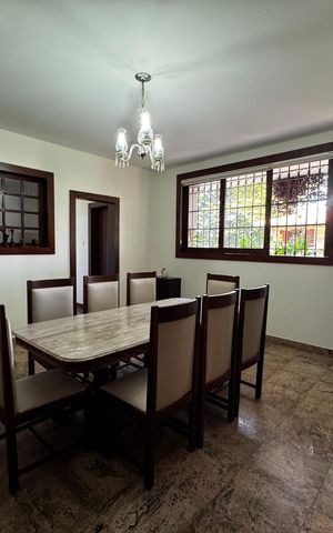 Casa à venda com 400m², 8 quartos e 5 vagas Casa à venda com 400m², 8 quartos e 5 vagasSala de Jantar