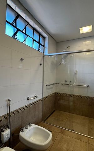 Casa à venda com 400m², 8 quartos e 5 vagas Casa à venda com 400m², 8 quartos e 5 vagasBanheiro da Suíte 1