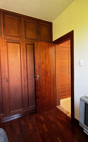 Casa à venda com 400m², 8 quartos e 5 vagas Casa à venda com 400m², 8 quartos e 5 vagasQuarto 4