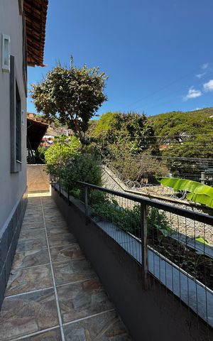 Casa à venda com 400m², 8 quartos e 5 vagas Casa à venda com 400m², 8 quartos e 5 vagasVaranda