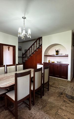 Casa à venda com 400m², 8 quartos e 5 vagas Casa à venda com 400m², 8 quartos e 5 vagasSala de Jantar