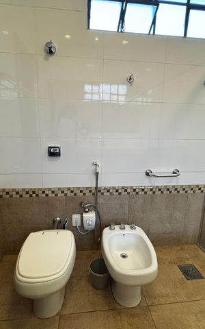 Casa à venda com 400m², 8 quartos e 5 vagas Casa à venda com 400m², 8 quartos e 5 vagasBanheiro da Suíte 1