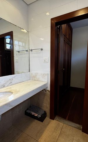 Casa à venda com 400m², 8 quartos e 5 vagas Casa à venda com 400m², 8 quartos e 5 vagasBanheiro da Suíte 1