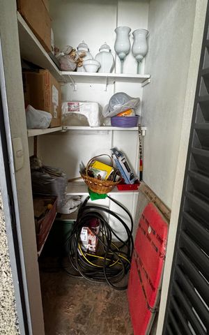 Casa à venda com 400m², 8 quartos e 5 vagas Casa à venda com 400m², 8 quartos e 5 vagasDespensa 2 - Garagem - 1° Andar