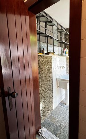 Casa à venda com 400m², 8 quartos e 5 vagas Casa à venda com 400m², 8 quartos e 5 vagasBanheiro 4