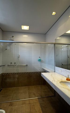 Casa à venda com 400m², 8 quartos e 5 vagas Casa à venda com 400m², 8 quartos e 5 vagasBanheiro da Suíte 1