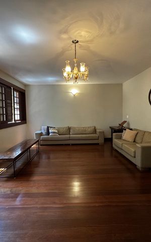 Casa à venda com 400m², 8 quartos e 5 vagas Casa à venda com 400m², 8 quartos e 5 vagasSala