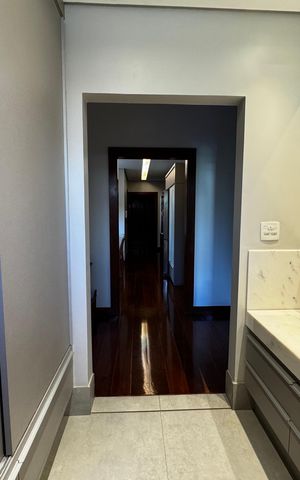 Casa à venda com 400m², 8 quartos e 5 vagas Casa à venda com 400m², 8 quartos e 5 vagasBanheiro 1