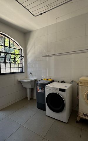 Casa à venda com 400m², 8 quartos e 5 vagas Casa à venda com 400m², 8 quartos e 5 vagasÁrea de Serviço