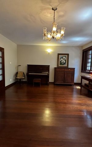 Casa à venda com 400m², 8 quartos e 5 vagas Casa à venda com 400m², 8 quartos e 5 vagasSala