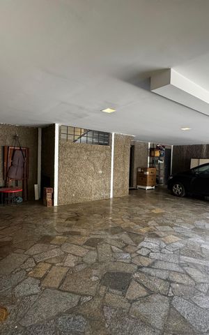 Casa à venda com 400m², 8 quartos e 5 vagas Casa à venda com 400m², 8 quartos e 5 vagasGaragem - 1° Andar