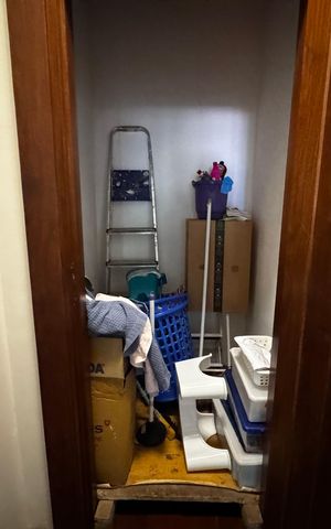 Casa à venda com 400m², 8 quartos e 5 vagas Casa à venda com 400m², 8 quartos e 5 vagasÁrea de Serviço