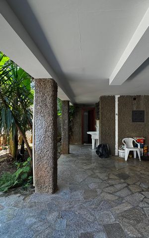Casa à venda com 400m², 8 quartos e 5 vagas Casa à venda com 400m², 8 quartos e 5 vagasGaragem - 1° Andar