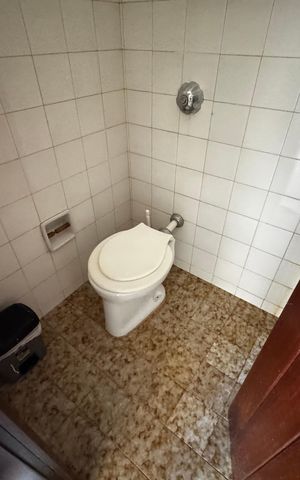 Casa à venda com 400m², 8 quartos e 5 vagas Casa à venda com 400m², 8 quartos e 5 vagasBanheiro 3