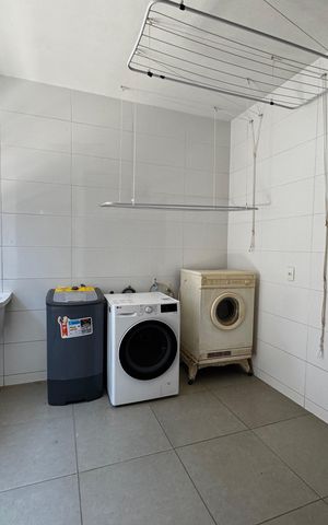 Casa à venda com 400m², 8 quartos e 5 vagas Casa à venda com 400m², 8 quartos e 5 vagasÁrea de Serviço