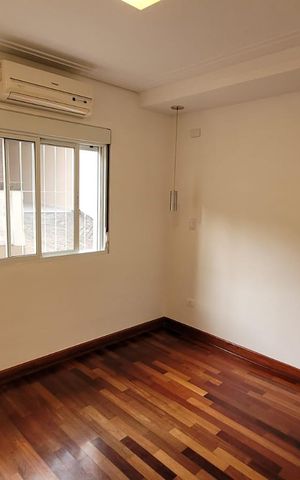Casa à venda com 182m², 4 quartos e 4 vagas
