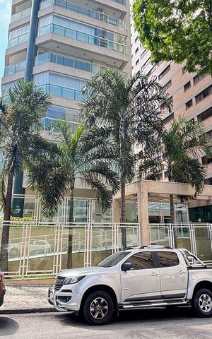 Apartamento à venda com 165m², 3 quartos e 4 vagasFachada