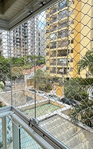 Apartamento à venda com 165m², 3 quartos e 4 vagasSala - Lareira Varanda