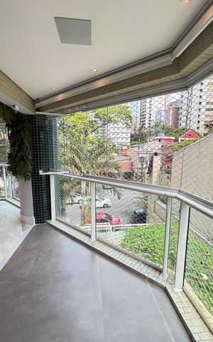 Apartamento à venda com 165m², 3 quartos e 4 vagasVaranda