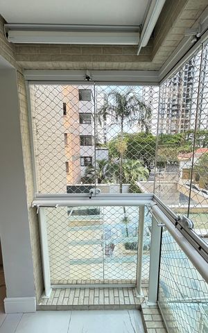 Apartamento à venda com 165m², 3 quartos e 4 vagasSala - Lareira Varanda